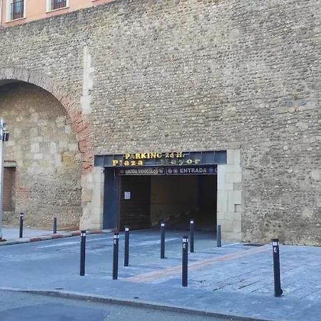 Plaza Mayor Humedo Con Parking Incluido *