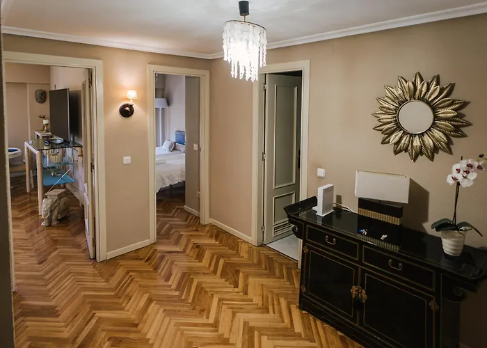 Piso Plaza Mayor Humedo Con Parking Incluido شقة *